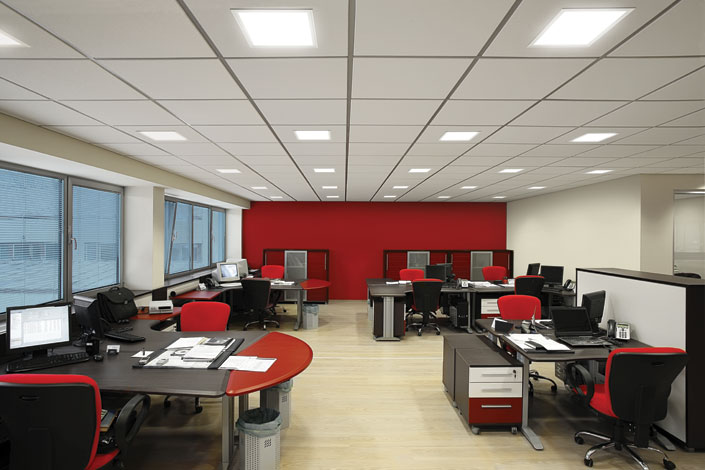 Όσο κι αν αγαπάτε το κόκκινο, θα πρέπει να είστε πολύ προσεκτικοί όταν το επιλέγετε σε χώρους εργασίας, ειδικά όπου απαιτείται διανοητική δουλειά, συγκέντρωση και συνεργασία.